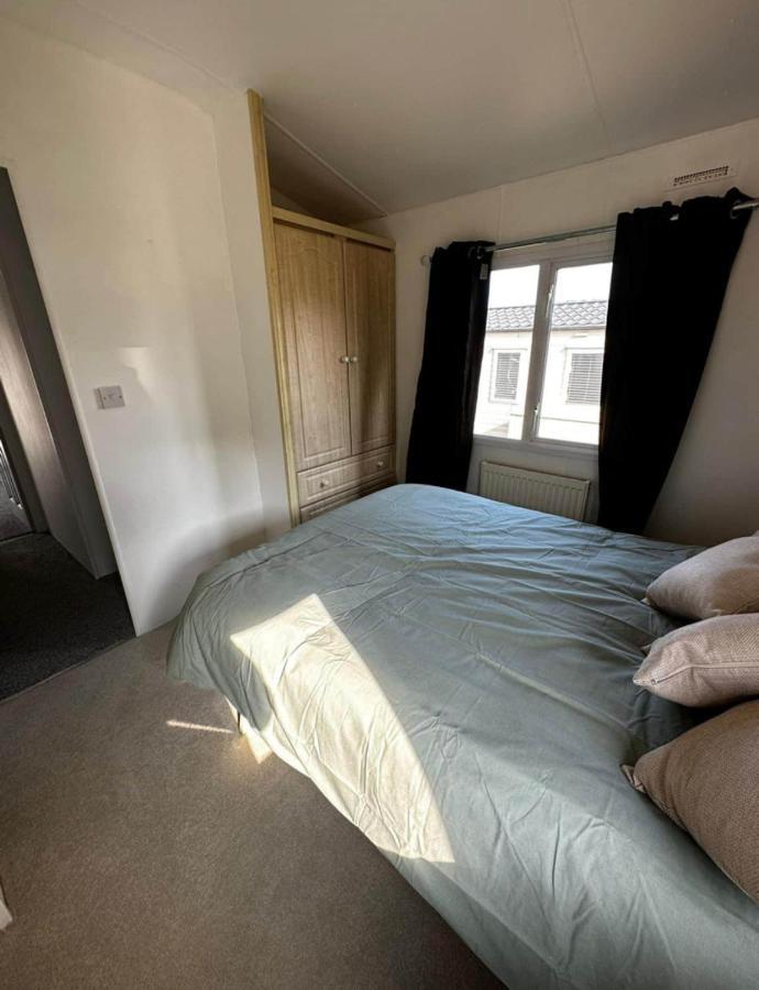 2 Bedroom Caravan With Sea Views Eastchurch Экстерьер фото