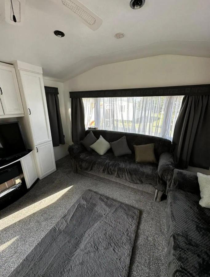 2 Bedroom Caravan With Sea Views Eastchurch Экстерьер фото