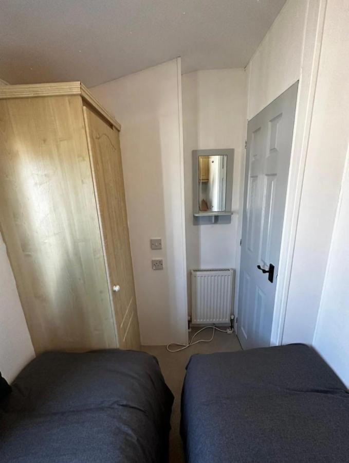 2 Bedroom Caravan With Sea Views Eastchurch Экстерьер фото