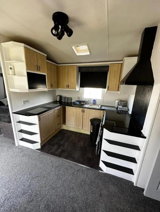 2 Bedroom Caravan With Sea Views Eastchurch Экстерьер фото