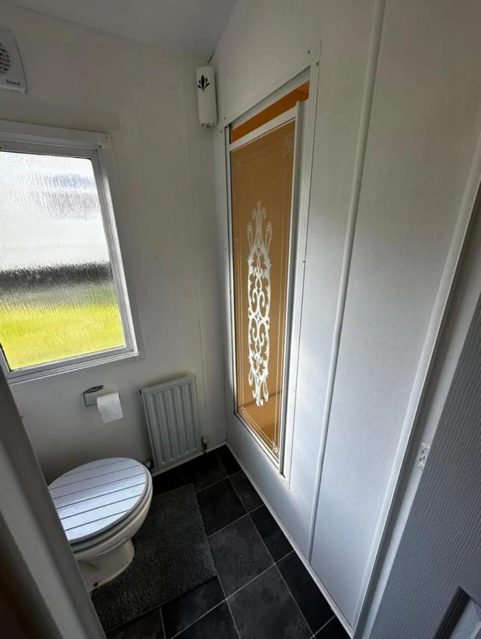 2 Bedroom Caravan With Sea Views Eastchurch Экстерьер фото