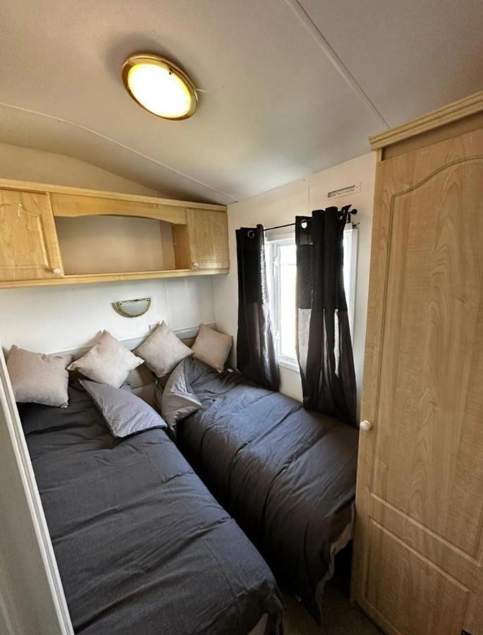 2 Bedroom Caravan With Sea Views Eastchurch Экстерьер фото