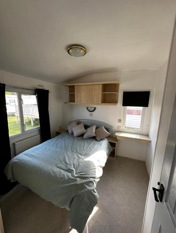 2 Bedroom Caravan With Sea Views Eastchurch Экстерьер фото